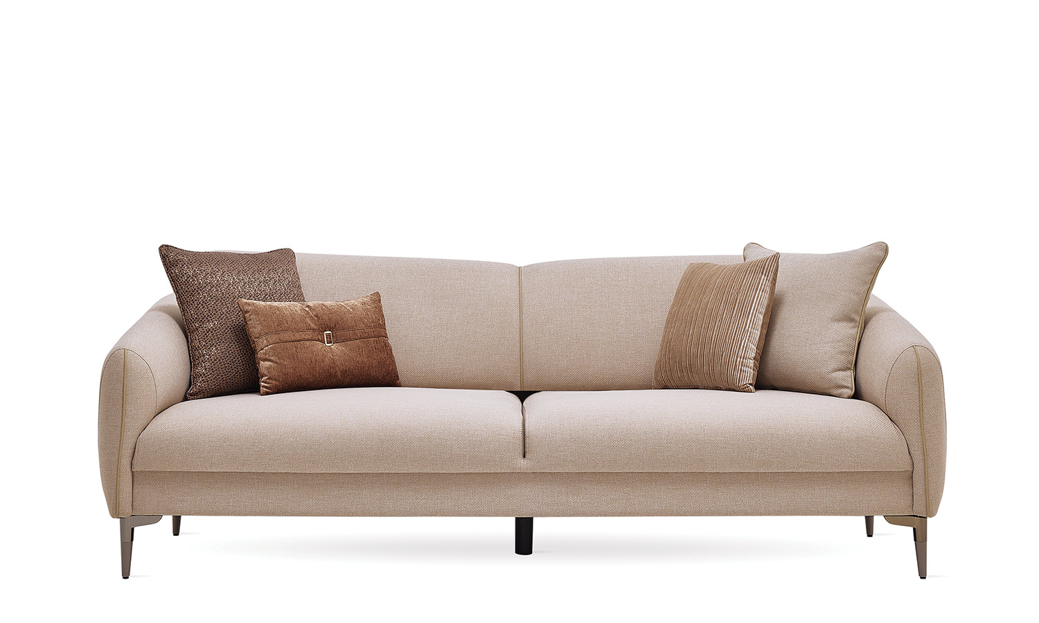 Canapé Rebeka beige 3 places avec coussins marron et beige, pieds fins, fond blanc