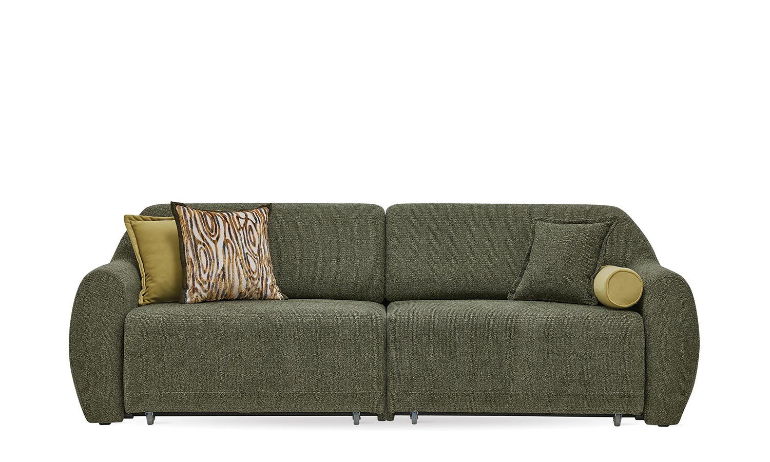 Canapé Latissa vert avec coussins moutarde, imprimé bois et coussin rond moutarde, fond blanc